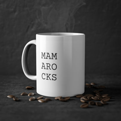 Weisse Design Tasse "Mama rocks"